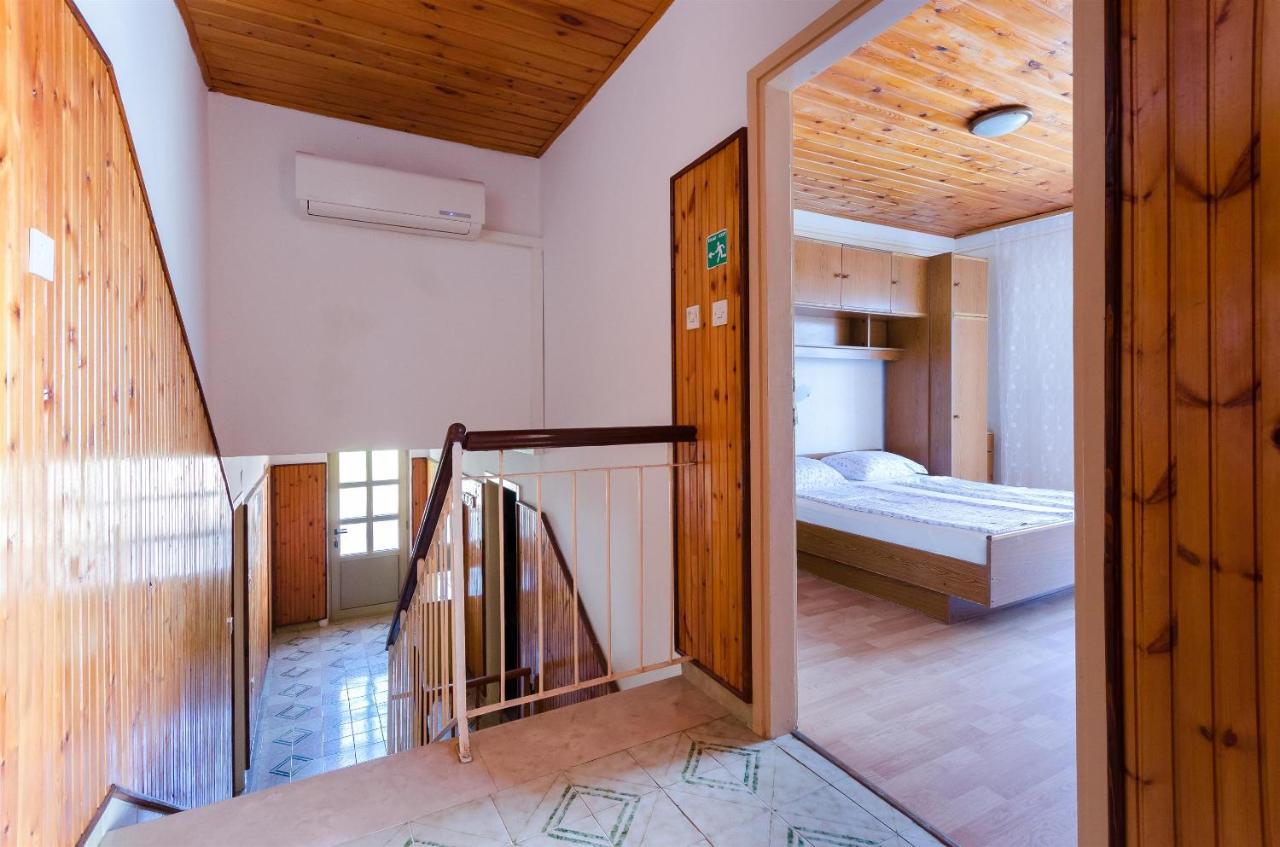 Apartments Anica F Лопар Екстер'єр фото