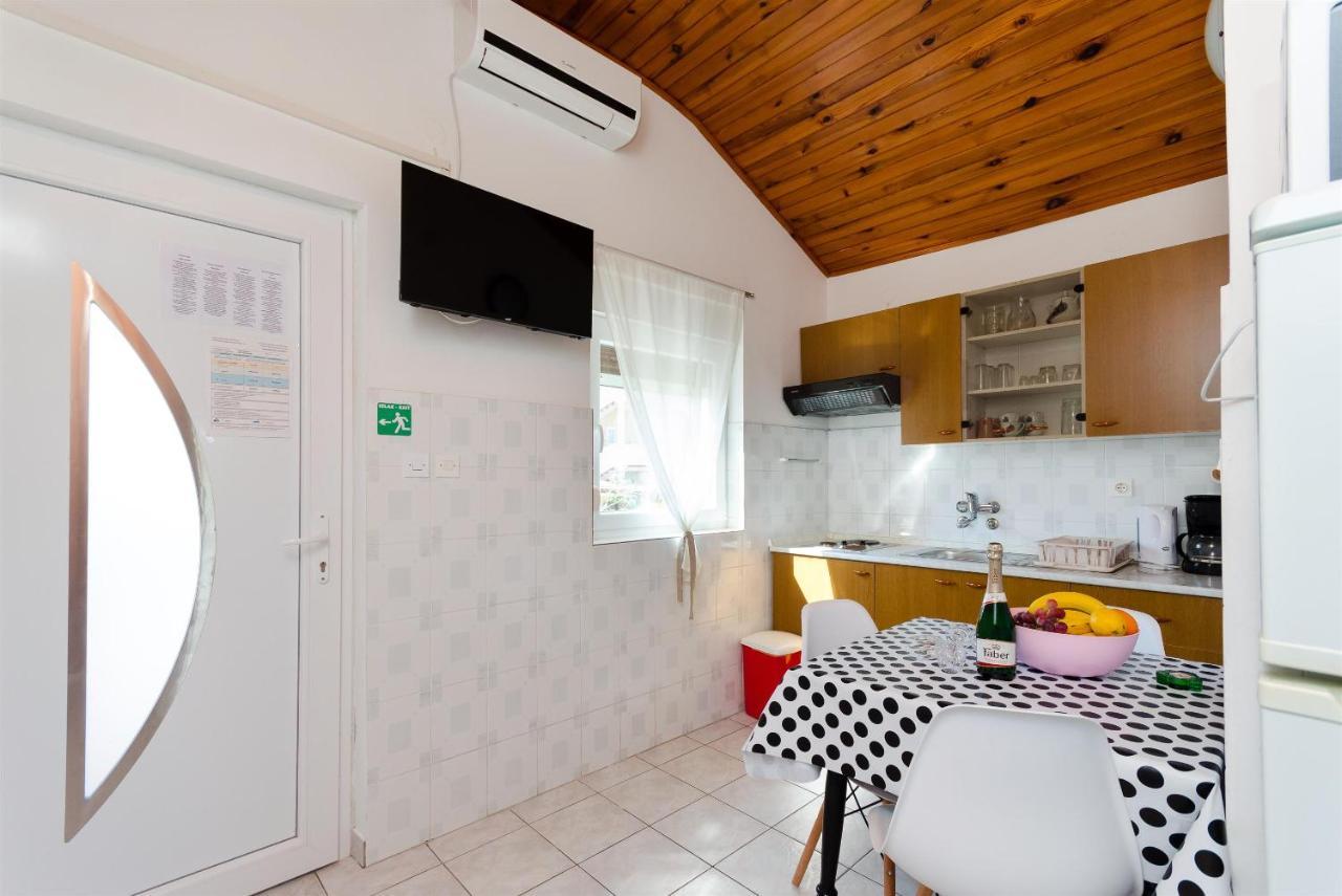 Apartments Anica F Лопар Екстер'єр фото