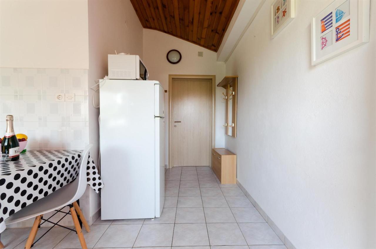 Apartments Anica F Лопар Екстер'єр фото