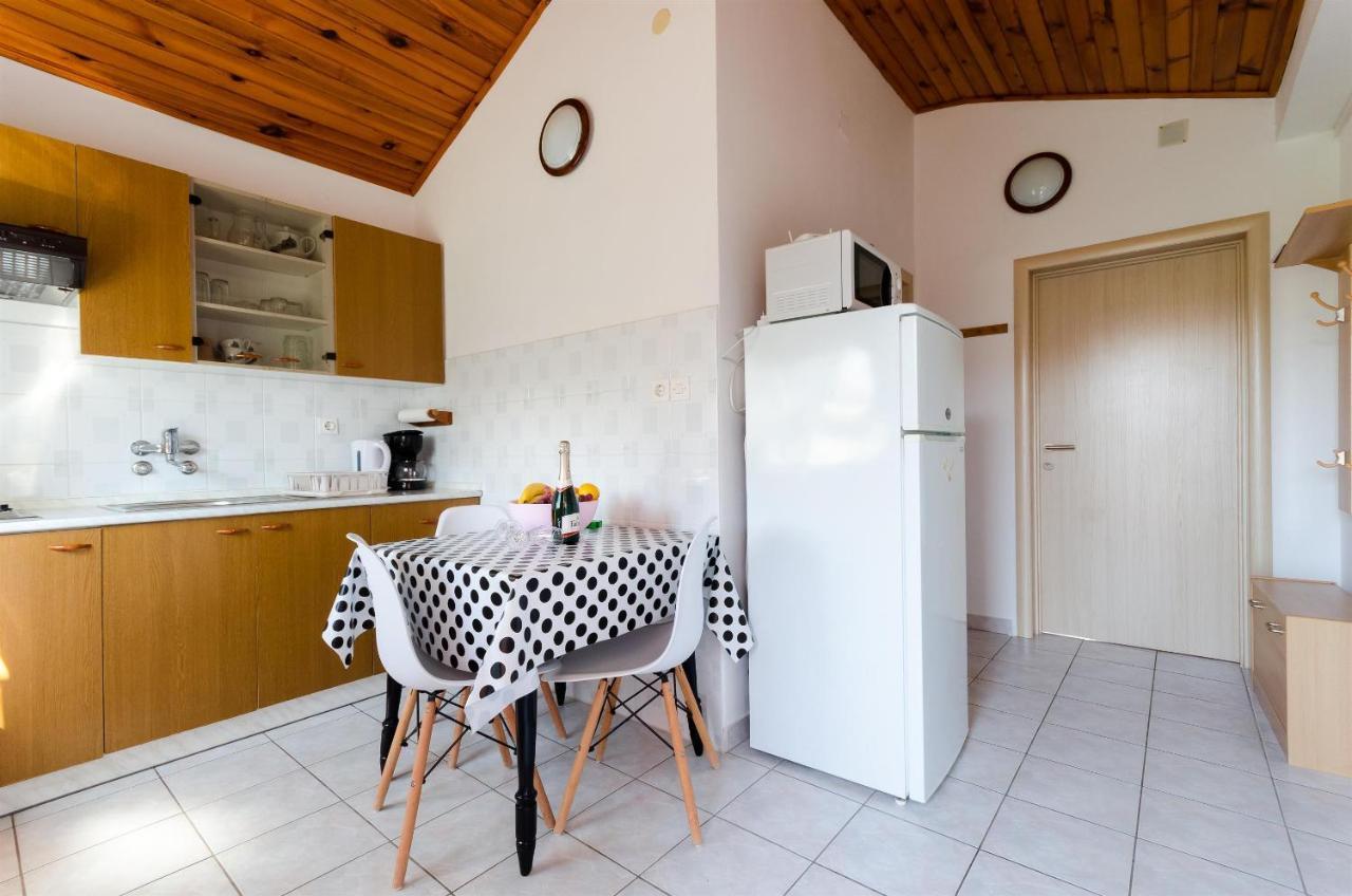 Apartments Anica F Лопар Екстер'єр фото