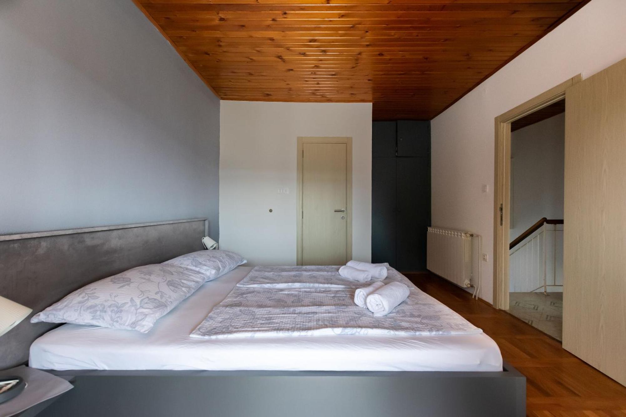 Apartments Anica F Лопар Екстер'єр фото