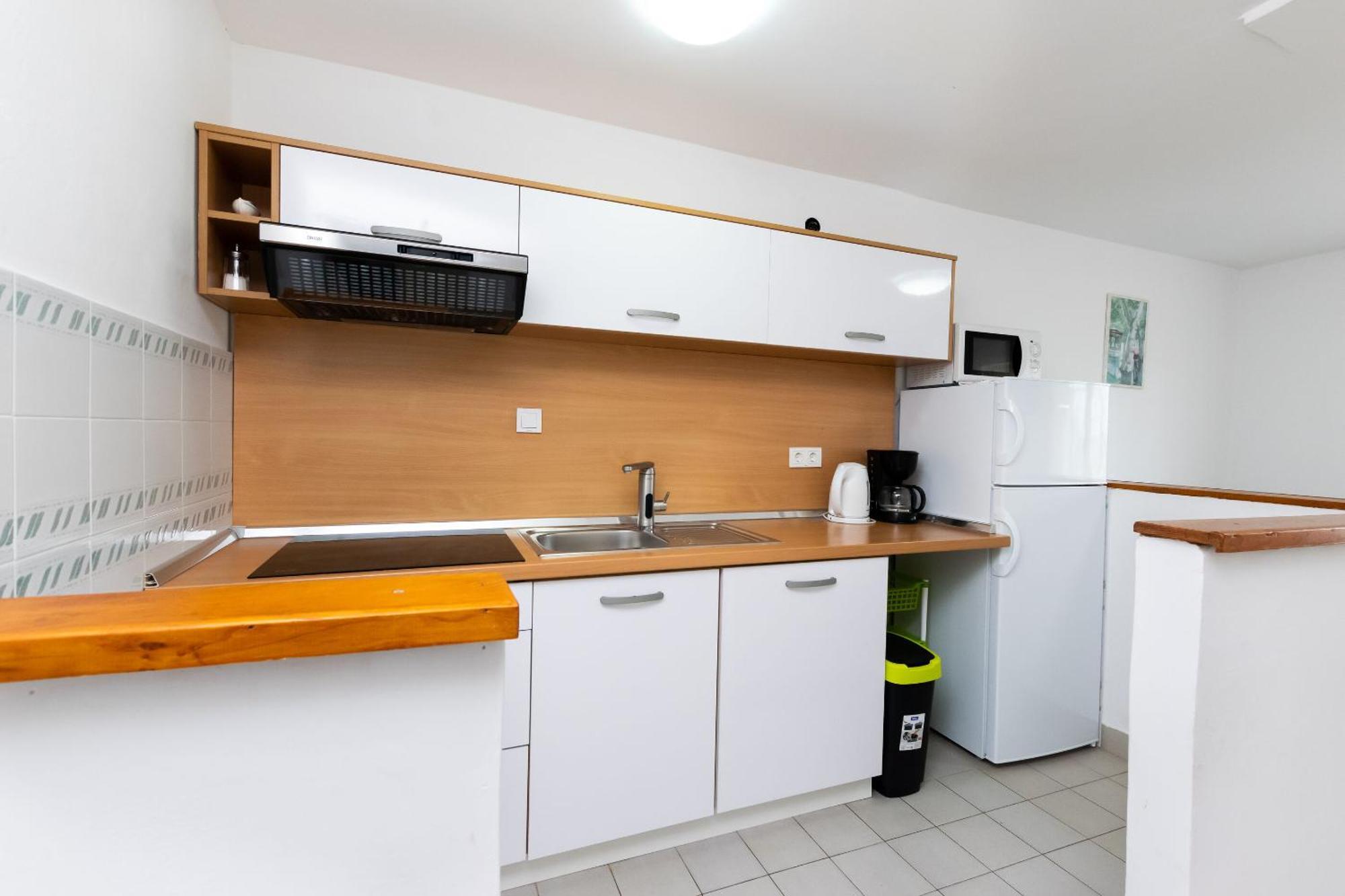Apartments Anica F Лопар Екстер'єр фото